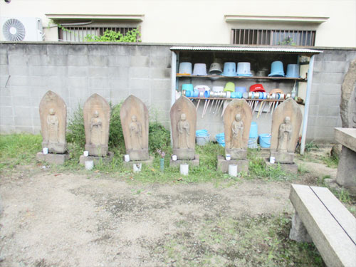 尼崎市尾浜墓地の墓地内写真