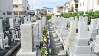 尼崎市時友霊園の園内写真