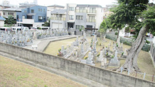 尼崎市冨田墓地の墓地内写真