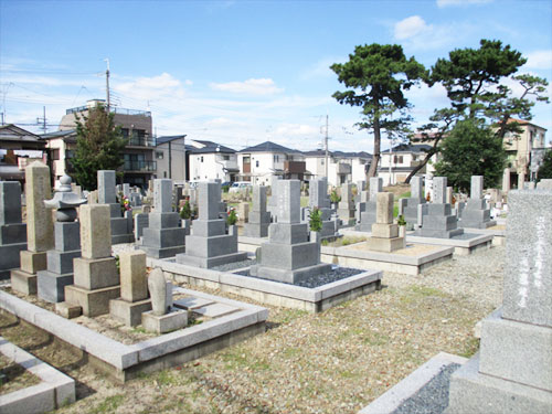尼崎市上守部墓園の園内写真