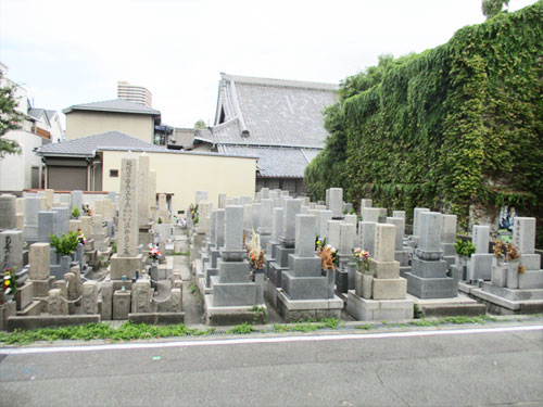尼崎市今北墓地の墓地内写真