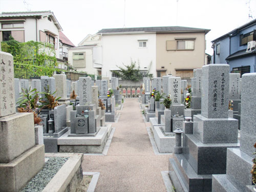 尼崎市少路霊園の園内写真