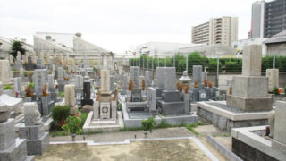 尼崎市御園古墳墓地の墓地内写真