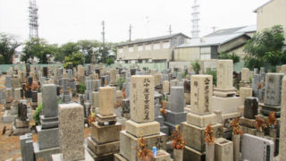 尼崎市西難波墓地の墓地内写真