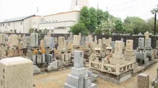 尼崎市西難波墓地の墓地内写真