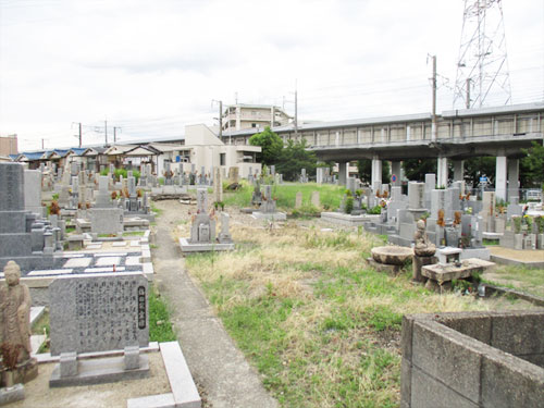 尼崎市食満墓地の墓地内写真